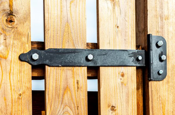 Cost of Gate Hinge Repair in Santa Rosa